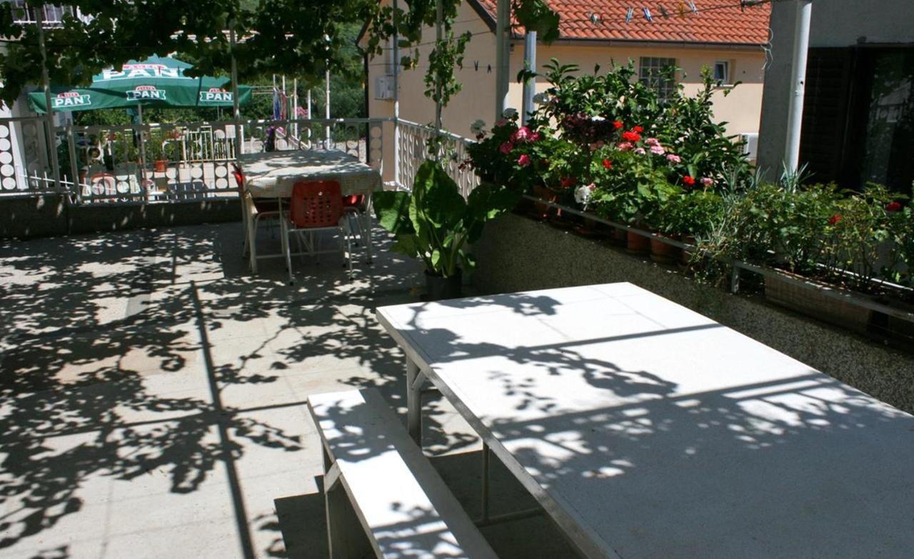 Hotel Vila Stefan à Podaca Extérieur photo